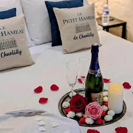 Le Petit Hameau De - 4 Pers Chic Et Charme Au Coeur De - Classe 3 Etoiles Chantilly